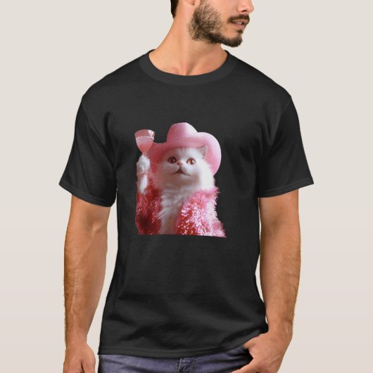 ピンクの衣装でスタイリッシュに応援する猫 Tシャツ (正面)