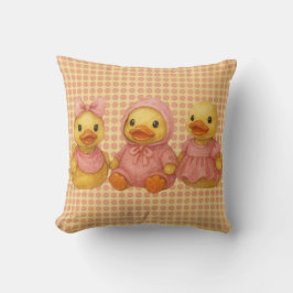 ピンクの衣装を着た可愛らしいアヒル・トリオ クッション