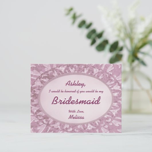 ピンクの装飾品 – 私の花嫁のメイドになる? インビテーションポストカード (スタンド正面)