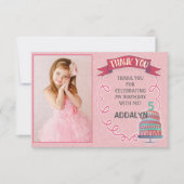 ピンクの誕生日とケーキの写真サンキューカード 招待状 (正面)