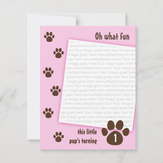 ピンクの誕生日のブラウンの足のプリント 招待状 (正面)