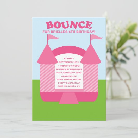 ピンクの誕生日の跳ね上がりの弾力がある家の誕生会 招待状 (スタンド正面)