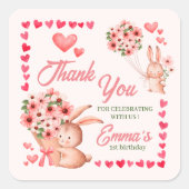 ピンクの誕生日を持つ可愛いバニーハート スクエアシール (正面)