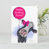 ピンクの誕生日バルーンカード付き牛 – パーソナライズ 招待状 (スタンド正面)