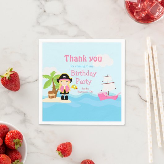 ピンクの誕生日パーティーでかわいいブロンド海賊ガール スタンダードカクテルナプキン (インサイチュ)