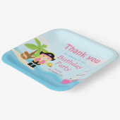 ピンクの誕生日パーティーでかわいいブロンド海賊ガール ペーパープレート (傾斜あり)