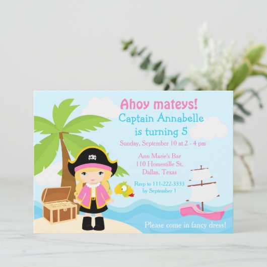 ピンクの誕生日パーティーでかわいいブロンド海賊ガール 招待状 (スタンド正面)