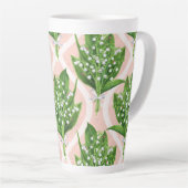 ピンクの谷の花のユリの花束 カフェラテマグ (右アングル)