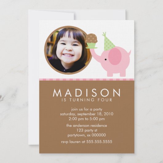 ピンクの象およびカップケーキの誕生日の発表 招待状 (正面)