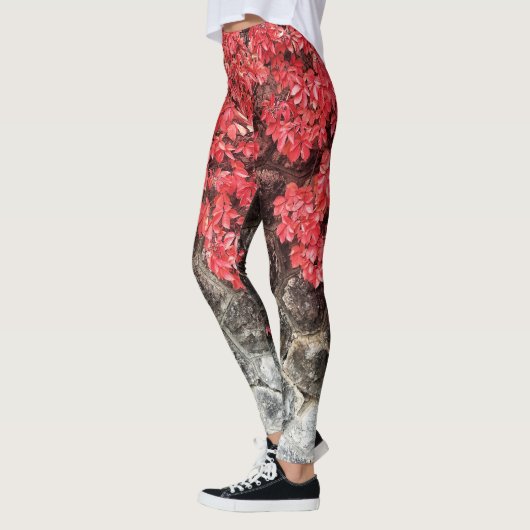 ピンクの赤いツタ葉の秋の石の壁のレギング レギンス (左)