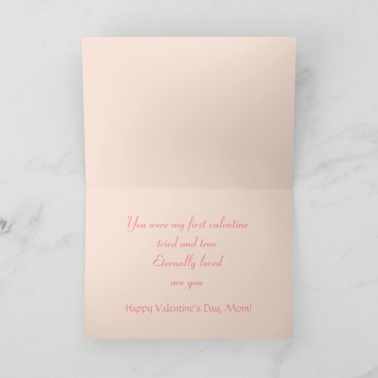 ピンクの赤いハートの反射の母バレンタインデー シーズンカード (内部)