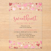 ピンクの赤いハート私たちの小さな恋人の赤ちゃんシャワー アクリル招待状 (正面)