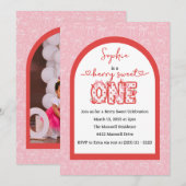 ピンクの赤い実の甘いひとり娘の1歳の誕生日 招待状 (正面/裏面)