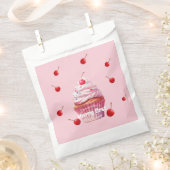 ピンクの赤ちゃんの最初のチェリー＆カプセル誕生日パーティー フェイバーバッグ (クリップ留めされた状態)