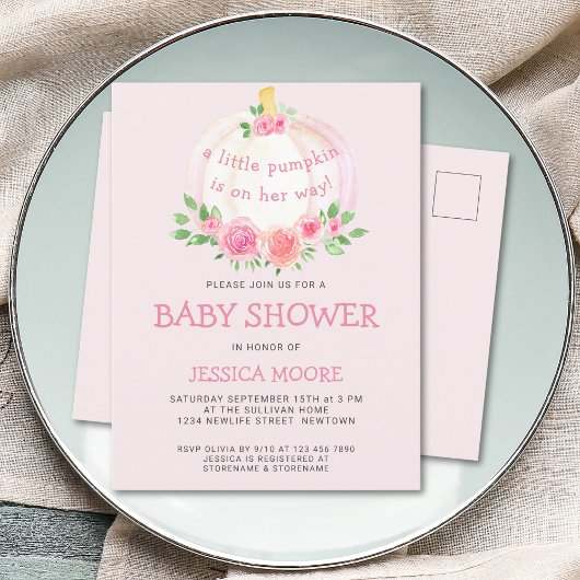 ピンクの赤ちゃんシャワーの彼女の方法で小さなかぼちゃを インビテーションポストカード