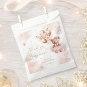 ピンクの赤ちゃんシャワーを待つことができる フェイバーバッグ (クリップ留めされた状態)