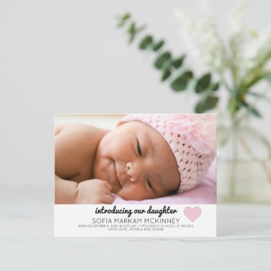 ピンクの赤ちゃん女の子の誕生発表写真はがき 案内ポストカード (スタンド正面)