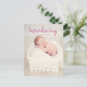 ピンクの赤ちゃん女の子を紹介Vertical Photo Script 案内ポストカード (スタンド正面)