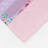 ピンクの赤ちゃん女の子ヴィンテージキルトデザイン オーダーメイド名前 フリースブランケット (角)