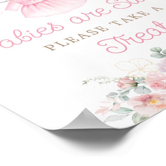 ピンクの赤ちゃん服のベビーは甘いテーブルサイン ポスター (角)