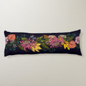 ピンクの赤と黄色のアスターの花の黒板 ボディピロー (裏面)