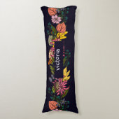 ピンクの赤と黄色のアスターの花の黒板 ボディピロー (正面縦)