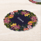 ピンクの赤と黄色のアスター花リースチョークボード ペーパーコースター (アングル)