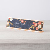 ピンクの赤の白い春の花、深いブルーフローラ デスクネームプレート (正面)