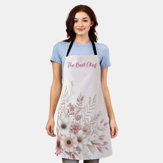 ピンクの赤面を持つBohoフローラ エプロン (着用した状態)