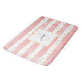 ピンクの赤面ストライプ数 |金ゴールドフェイク紙吹雪モノグラム バスマット (アングル)