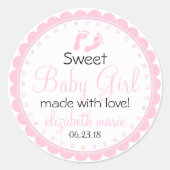ピンクの足跡ベビーシャワースカロップゲストの好意 ラウンドシール (正面)