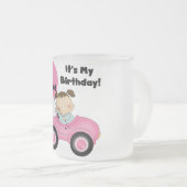 ピンクの車の女の子3rd誕生日Tシャツとギフト フロストグラスマグカップ (正面右)