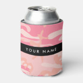 ピンクの迷彩パターン、お名前、パーソナライズ 缶クーラー (缶正面)