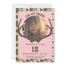 ピンクの迷彩柄の女の子の(雄ジカの)枝角の誕生日を捜すこと