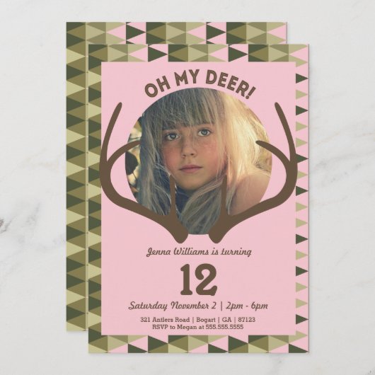 ピンクの迷彩柄の女の子の(雄ジカの)枝角の誕生日を捜すこと 招待状 (正面/裏面)