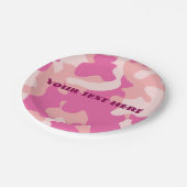 ピンクの迷彩柄の紙皿 ペーパープレート (アングル)