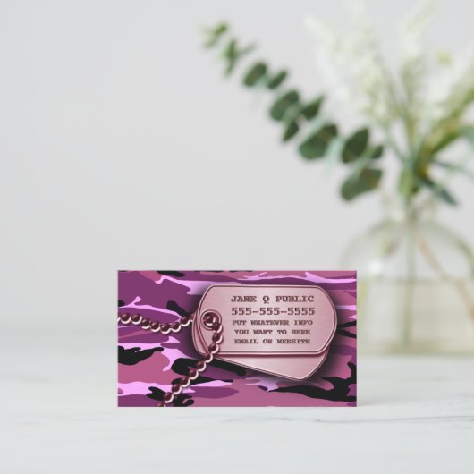 ピンクの迷彩柄ドッグタグ 名刺 (スタンド正面)