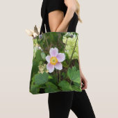 ピンクの野の花トートバッグ | 植物の花柄 再利用可 トートバッグ (クローズアップ)