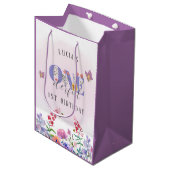 ピンクの野生の花に覆われた蝶とミツバチ ミディアムペーパーバッグ (正面アングル)