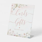 ピンクの野草粗野な結婚式のカードとギフト 台座サイン (正面)