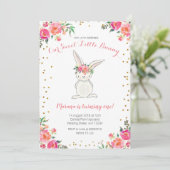 ピンクの金ゴールドの最初の誕生日のバニーの招待 招待状 (スタンド正面)