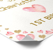 ピンクの金ゴールドハートウェルカムサイン最初の誕生日 ポスター (角)