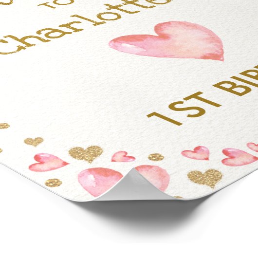 ピンクの金ゴールドハートウェルカムサイン最初の誕生日 ポスター (角)