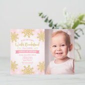 ピンクの金ゴールド冬ワンダーランドの最初の誕生日フォト 招待状 (スタンド正面)