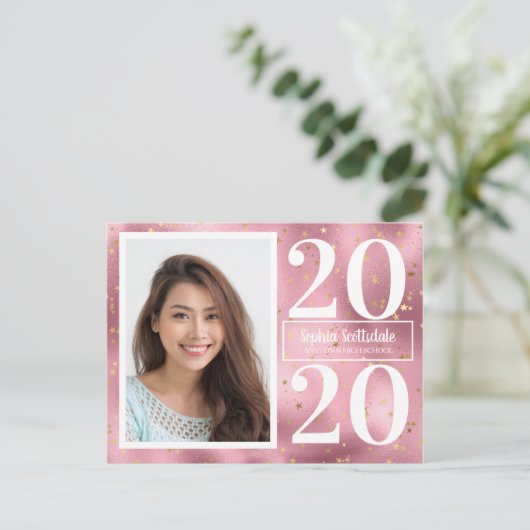 ピンクの金ゴールド星写真卒業発表 インビテーションポストカード (スタンド正面)