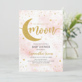 ピンクの金ゴールド私たちは月の赤ちゃんシャワーの上にいる 招待状 (スタンド正面)