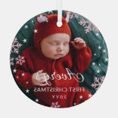 ピンクの雪と星のベビーの最初のクリスマスフォト ガラスオーナメント (裏面)