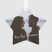 ピンクの雪の最初のクリスマスの写真 オーナメント (正面)