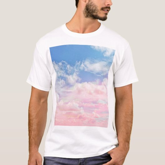 ピンクの雲の水色：グラデーション空。 Tシャツ (正面)