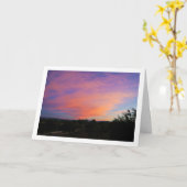 ピンクの雲の風景 カード (黄色い花)